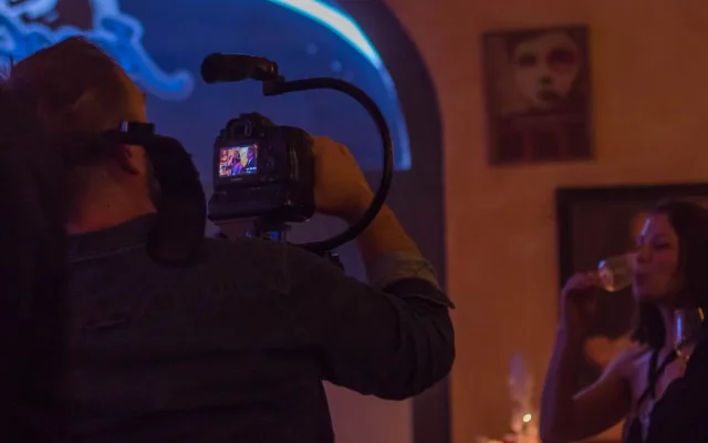 FOTOGALERIE: V Jazz Tibet Clubu se o víkendu točil videoklip k vánoční písni Zázraky přání