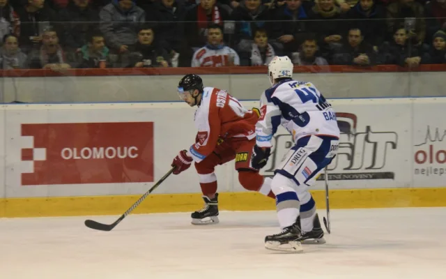 FOTOGALERIE: Roman Vlach zařídil výhru Kohoutů 3:2 v nervy drásajícím prodloužení