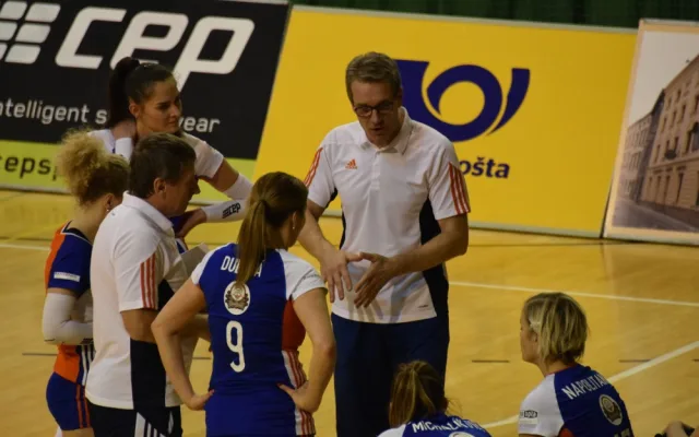 FOTO: Volejbalistky vyhrály charitativní zápas proti Olympu, na školu CREDO se vybralo 13 875 korun