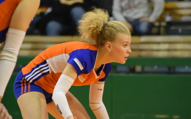 FOTO: Volejbalistky vyhrály charitativní zápas proti Olympu, na školu CREDO se vybralo 13 875 korun