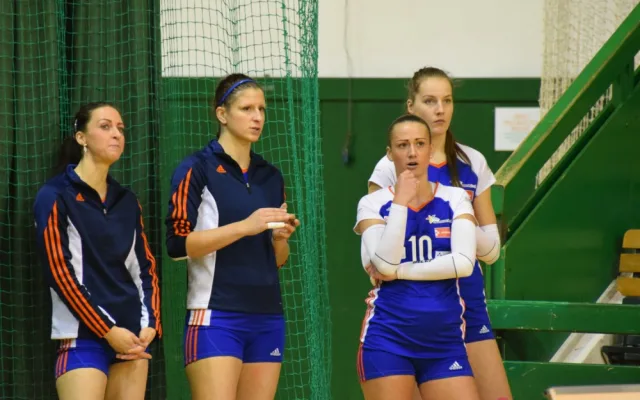 FOTO: Volejbalistky vyhrály charitativní zápas proti Olympu, na školu CREDO se vybralo 13 875 korun