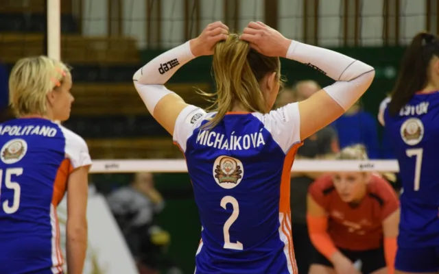 FOTO: Volejbalistky vyhrály charitativní zápas proti Olympu, na školu CREDO se vybralo 13 875 korun