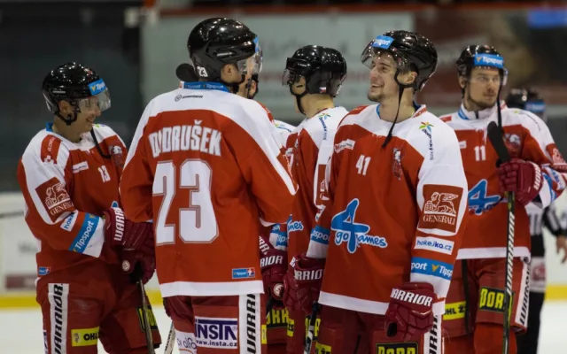 FOTOGALERIE: Kohouti přehráli doma tygry z Liberce 4:1, krásnými góly se zaskvěli Laš a Burian