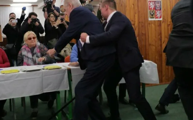 FOTOGALERIE: Zeman a aktivistka. To nejlepší z řádění internetových vtipálků