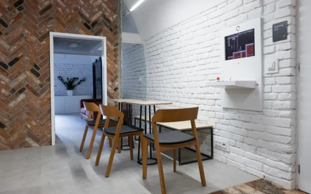 Prostory olomouckého Vaultu 42 jsou ve finále Zasedačky roku. Podpořte je svým hlasem