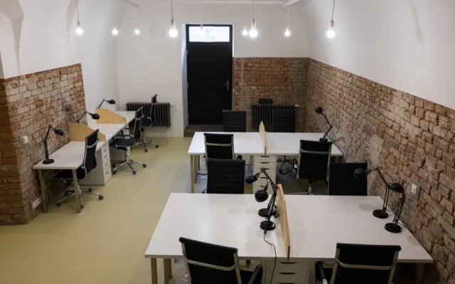 Prostory olomouckého Vaultu 42 jsou ve finále Zasedačky roku. Podpořte je svým hlasem