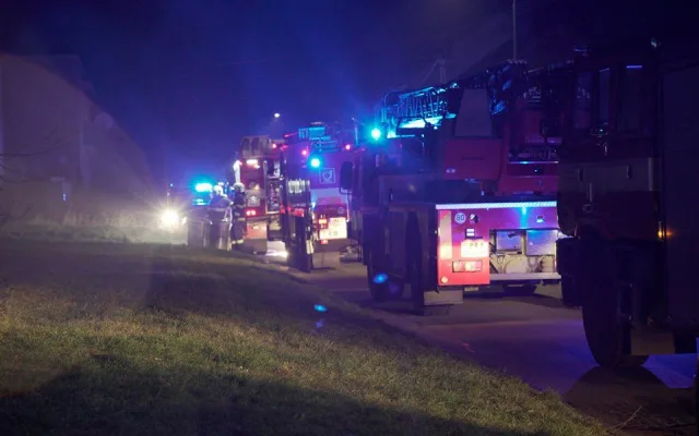V Horních Moštěnicích vzplála bytovka, evakuováno muselo být 13 lidí. Šest z nich, včetně dětí, skončilo v nemocnici