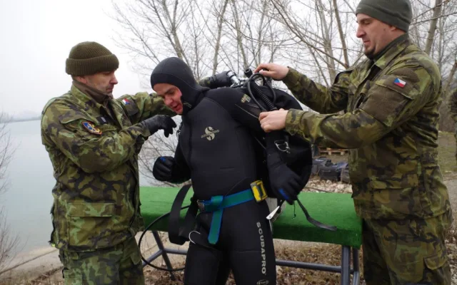 Ice Diver prověřil schopnosti potápěčů. Byla mezi nimi i potápěčka z olomouckého 153. ženijního praporu