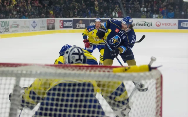FOTOGALERIE: Přerov večer žil na zimáku Jágrem. Zubři navíc porazili Kladno 2:1