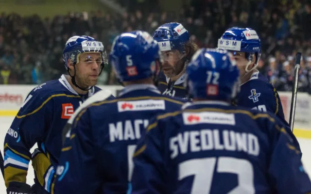 FOTOGALERIE: Přerov večer žil na zimáku Jágrem. Zubři navíc porazili Kladno 2:1