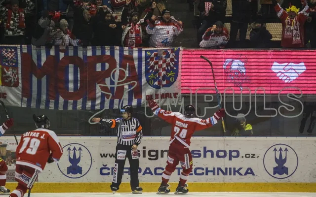 FOTOGALERIE: Kohouti nastříleli Kometě sedm gólů a stále živí naději na nejlepší šestku