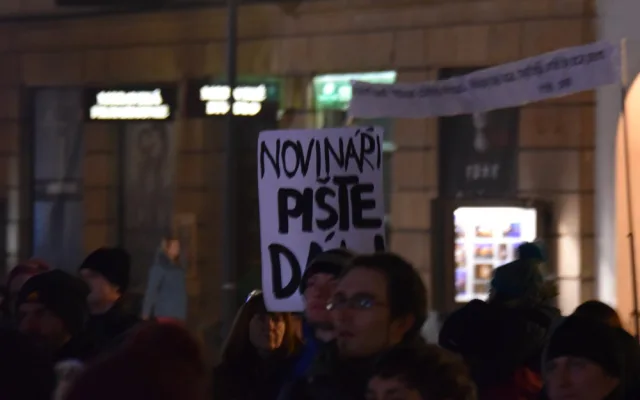 FOTO: Asi tisícovka lidí protestovala v Olomouci proti Babišovi i "komunistické mlátičce" Ondráčkovi