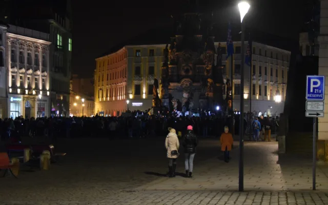 FOTO: Asi tisícovka lidí protestovala v Olomouci proti Babišovi i "komunistické mlátičce" Ondráčkovi
