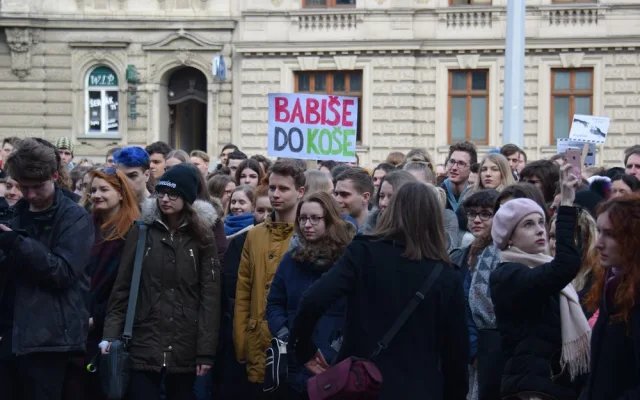 FOTOGALERIE: Studenti v Olomouci demonstrovali za ústavní hodnoty