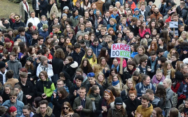 FOTOGALERIE: Studenti v Olomouci demonstrovali za ústavní hodnoty