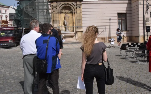 FOTO/VIDEO: Na Horním náměstí proběhlo veřejné čtení jmen obětí holocaustu