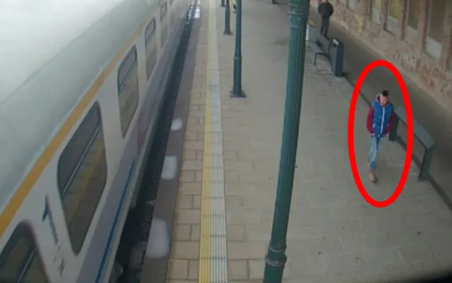 FOTO: Tento muž ukradl z nádraží kolo za deset tisíc, pomozte ho policii najít