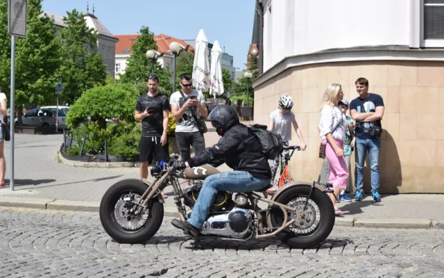 Z Horního náměstí vyrazilo v neděli na spanilou jízdu 1300 motorkářů, padl rekord