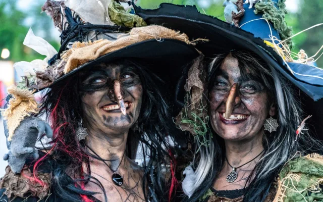 FOTO: Pálení čarodějnic na Korunní pevnůstku přilákalo stovky lidí