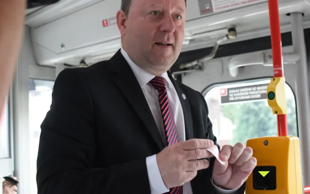 FOTO/VIDEO: Z Neředína poprvé vyjela nová linka tramvaje