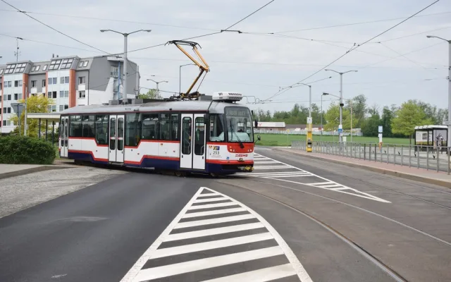 FOTO/VIDEO: Z Neředína poprvé vyjela nová linka tramvaje