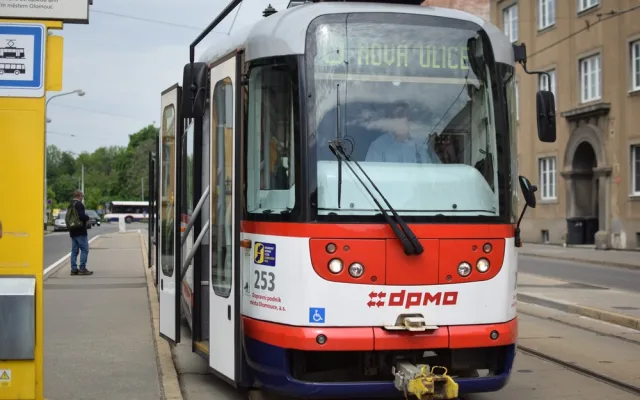 FOTO/VIDEO: Z Neředína poprvé vyjela nová linka tramvaje