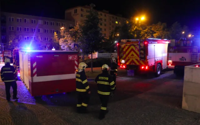 VIDEO: V olomouckém Clarionu hořel v noci pokoj, evakuováno muselo být 150 lidí