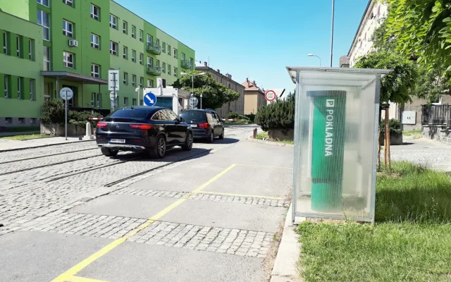 FOTO: V olomoucké fakultce funguje nový vjezdový a parkovací systém