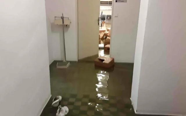 FOTO: Hasiči na severu Moravy vyjížděli kvůli bouřkám. Voda tam zaplavovala sklepy i transfuzní stanici