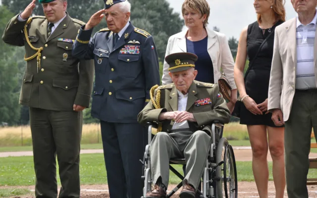 Olomoučtí baseballisté uctili válečné veterány, dorazil i pětadevadesátiletý generál Emil Boček