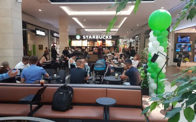FOTO/VIDEO: V Šantovce byla dnes dopoledne otevřena kavárna Starbucks