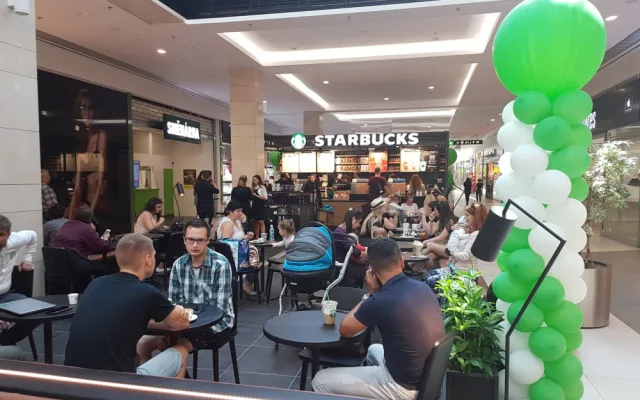 FOTO/VIDEO: V Šantovce byla dnes dopoledne otevřena kavárna Starbucks