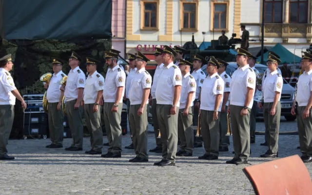 FOTO: Na Horním náměstí se to hemžilo vojáky, probíhal Den ozbrojených sil