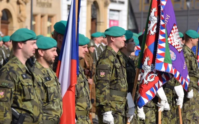 FOTO: Na Horním náměstí se to hemžilo vojáky, probíhal Den ozbrojených sil