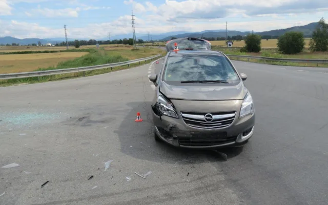 FOTO: Policie hledá svědky nehody, při které boural opilý řidič