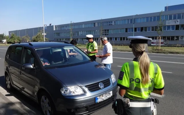 FOTO: Policie v rámci kampaně „Nepozornost zabíjí“ kontroluje rychlost, pásy i stav vozidel