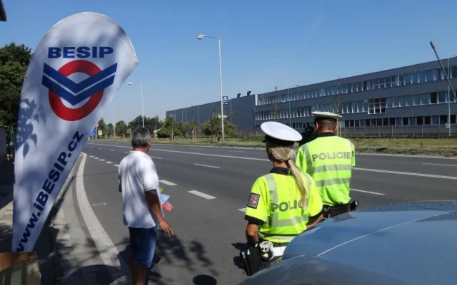 FOTO: Policie v rámci kampaně „Nepozornost zabíjí“ kontroluje rychlost, pásy i stav vozidel