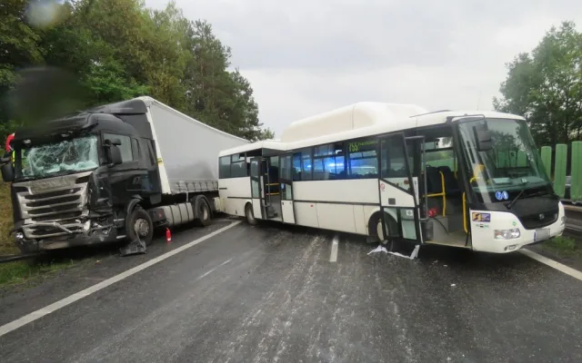 FOTO: Rekapitulace osmi dopravních nehod, ke kterým došlo v úterý na dálnici D46