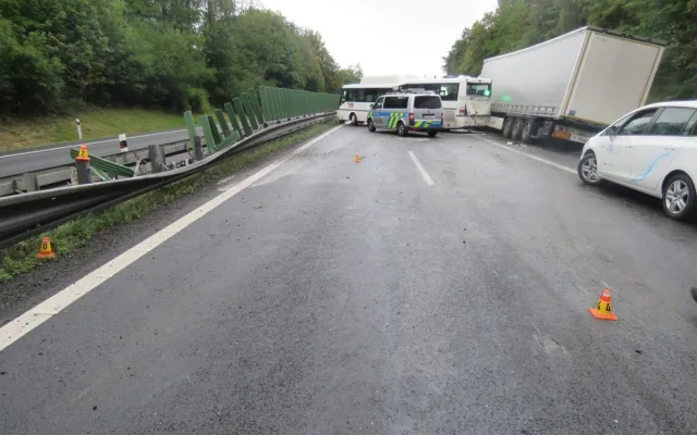 FOTO: Rekapitulace osmi dopravních nehod, ke kterým došlo v úterý na dálnici D46