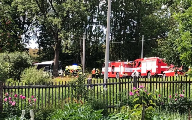 AKTUÁLNĚ: Na Olomoucku narazil autobus do stromu, zranilo se jedenáct lidí