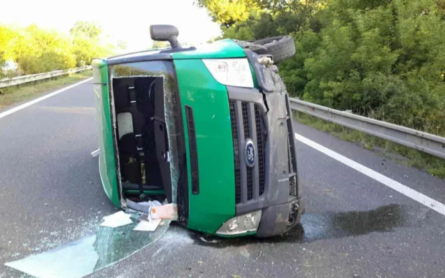 FOTO: Po nehodě dvou aut na dálnici z Olomouce na Mohelnici je provoz obnoven