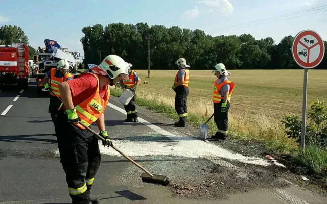 FOTO: Tragická nehoda mezi Olomoucí a Šternberkem očima hasičů