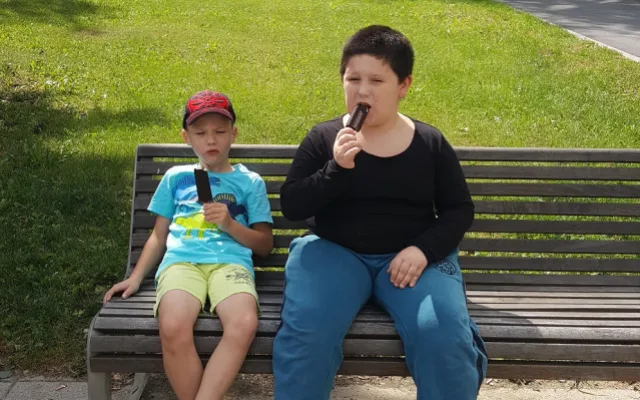 Matka sama pečuje o syna s autismem. Nyní jim hrozí, že přijdou o střechu nad hlavou