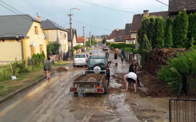 VIDEO: Bouřky zasáhly Olomoucký kraj, podívejte se, kde s následky bojovali hasiči