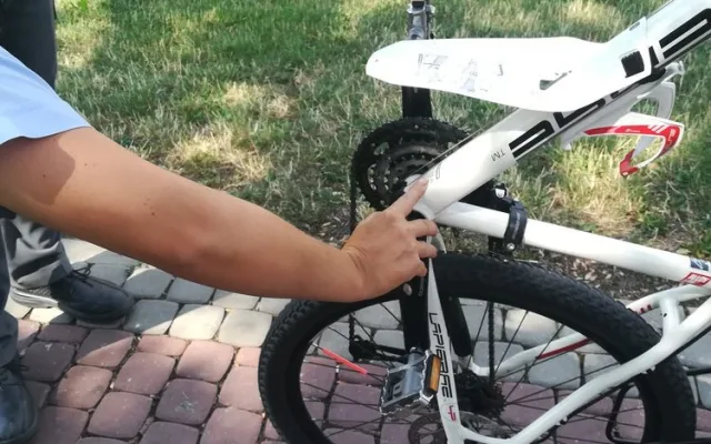 FOTO: Policisté kontrolovali, zda cyklisté nejezdí na kradených kolech