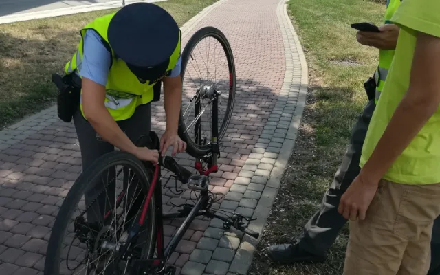 FOTO: Policisté kontrolovali, zda cyklisté nejezdí na kradených kolech