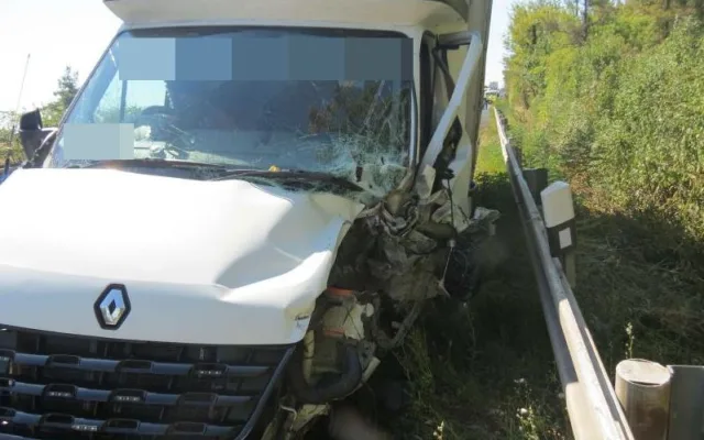 Policie hledá řidiče náklaďáku, který na dálnici u Litovle zavinil nehodu tří aut