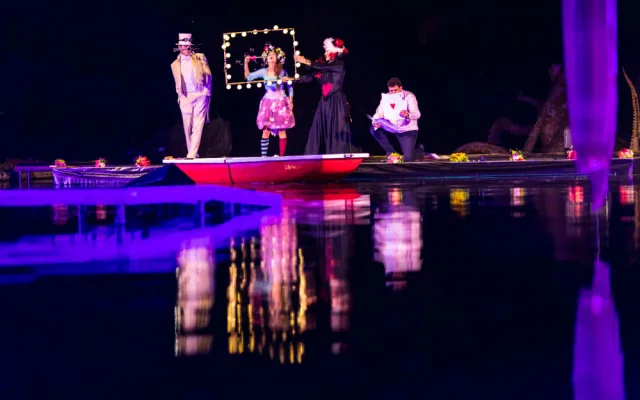 FOTO: Řeka má duši. Festival na vodě přilákal k jezírku ve Smetanových sadech stovky diváků