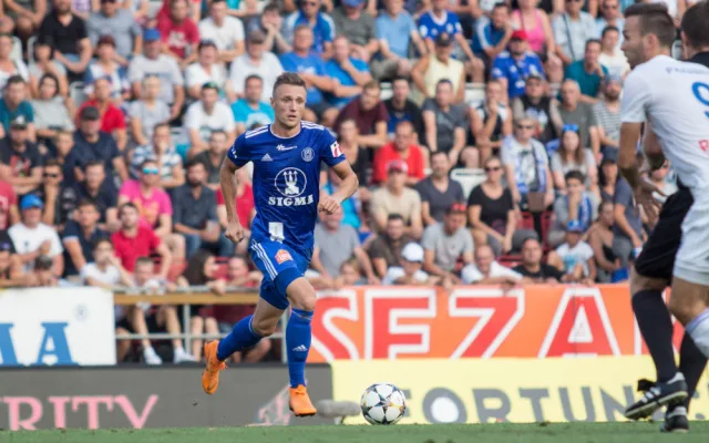 FOTOGALERIE: Sigma padla s Baníkem na hřišti i na tribunách. Tady jsou fotky