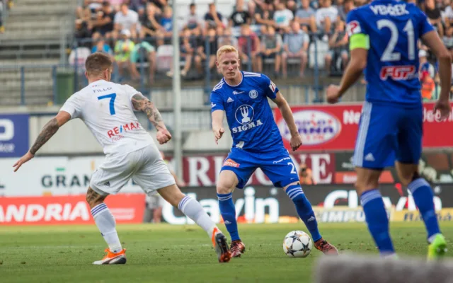 FOTOGALERIE: Sigma padla s Baníkem na hřišti i na tribunách. Tady jsou fotky